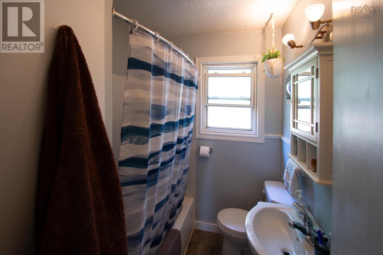 14979 / 14981 Highway 1, Wilmot, Nova Scotia  B0P 1R0 - Photo 13 - 202611434